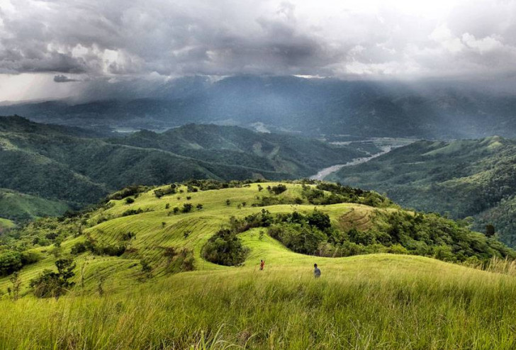 FALUJĄCA PRZESTRZEŃ