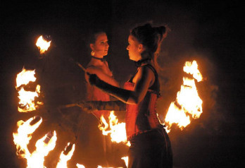 Teatr z płomieni | Polska Gniew