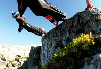 Każdy Ikar z asekuracją