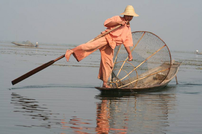 Nogą i wiosłem na jeziorze Inle