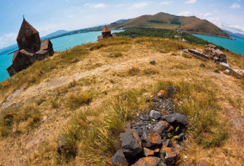 Pozostałości klasztorów na 