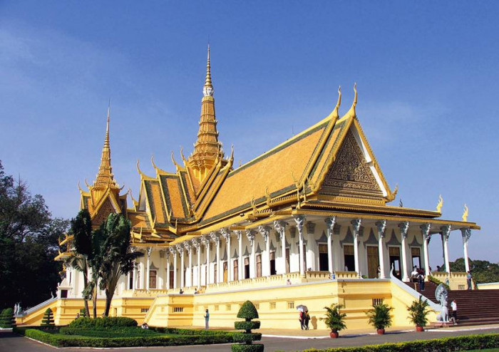 Srebrna świątynia w kolorze złotym