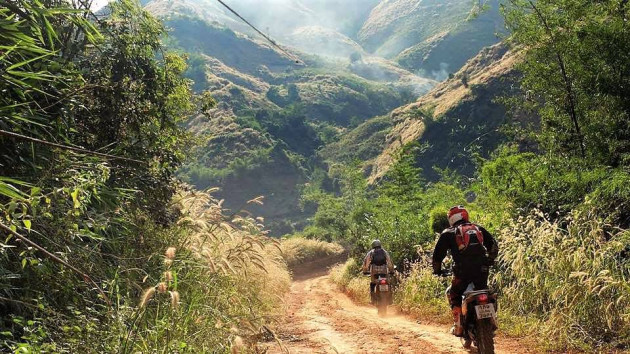 Motocyklem przez dżunglę Indochin